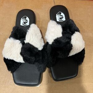 VHNY Black and Cream Fur Women's Slippers NWT